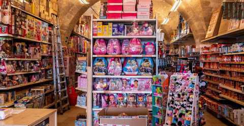 Bari, i negozi di giocattoli: «Resistiamo ad Amazon, TikTok e a bambini sempre più esigenti» 